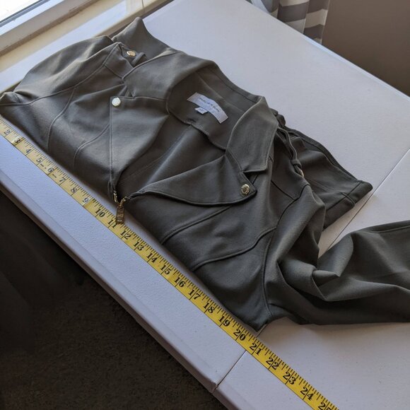 Andrew Marc khaki green jacket with gold accents, fitted, stretchy, flattering - Picture 6 of 10